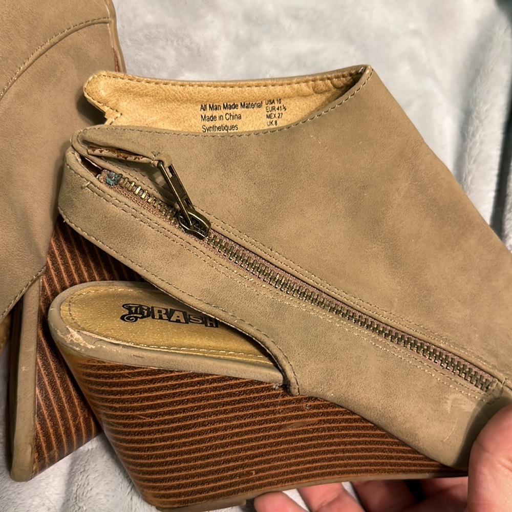 Heels - Picture 5 of 7